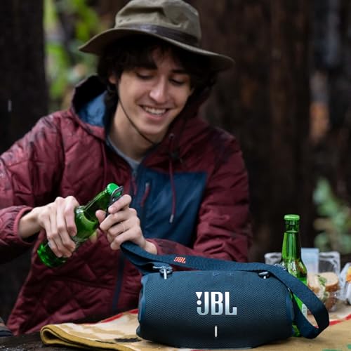 JBL Xtreme 4, Enceinte portable Bluetooth avec son JBL Pro, jusqu'à 24h d'autonomie, Recharge rapide, Étanche indice IP67, bandoulière incluse, en bleu