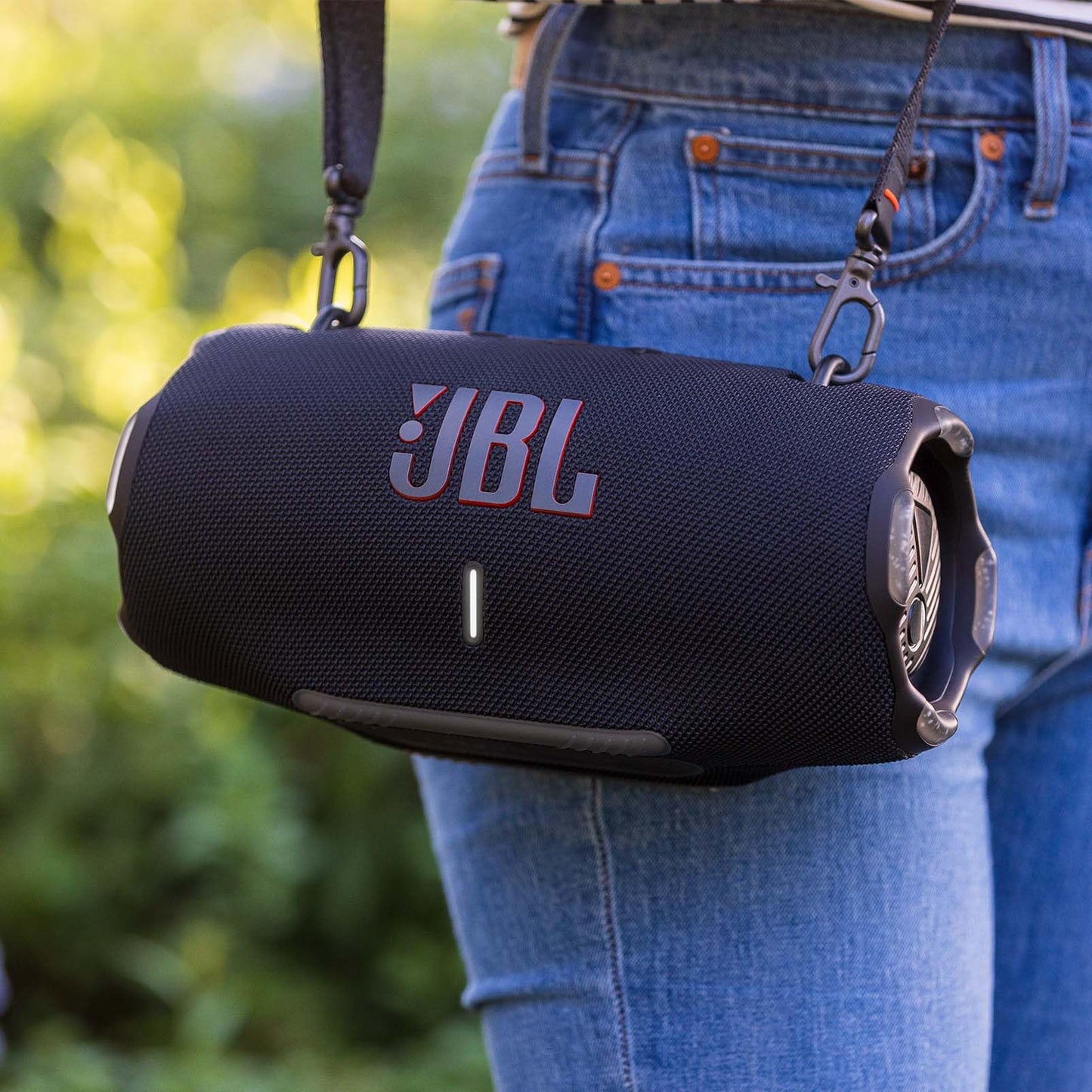 JBL Xtreme 4, Enceinte portable Bluetooth avec son JBL Pro, jusqu'à 24h d'autonomie, Recharge rapide, Étanche indice IP67, bandoulière incluse, en bleu