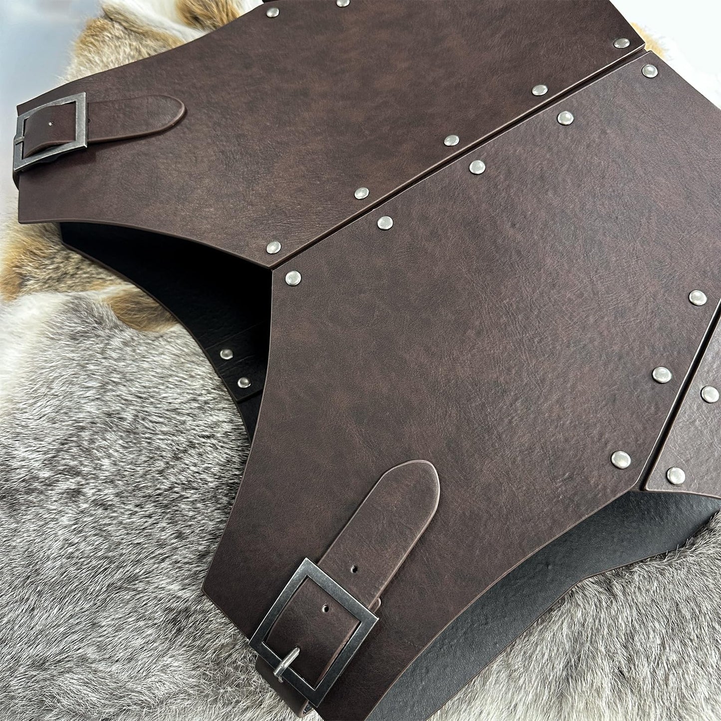 HiiFeuer Armure de poitrine médiévale en faux cuir, Retro Mercenary Knight Archer Body Armor, Armure de poitrine ajustable pour costume LARP& Ren Faire (Marron foncé B)